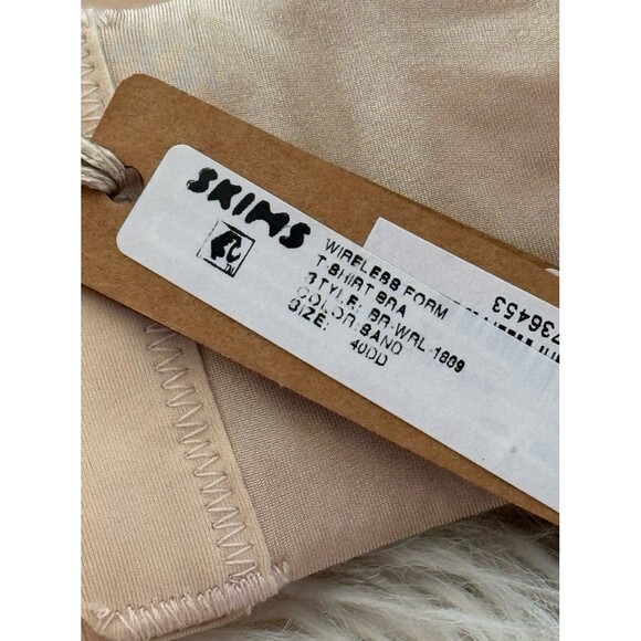 Skims Wireless Form T-shirt Bra Sand Size 40DD - Picture 8 of 8